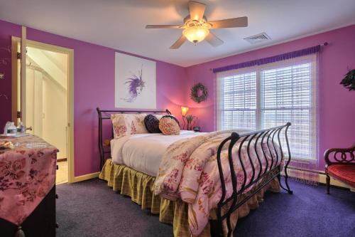 Queen Room with Pool View