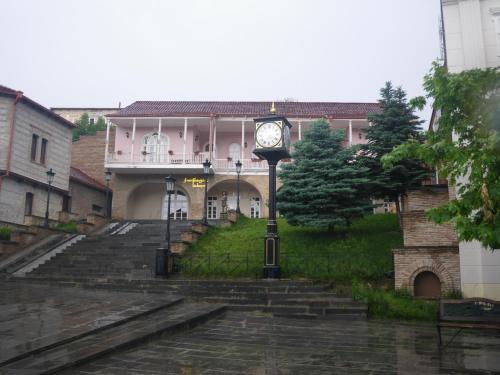 Iekārtas, Three Gracia in Sighnaghi