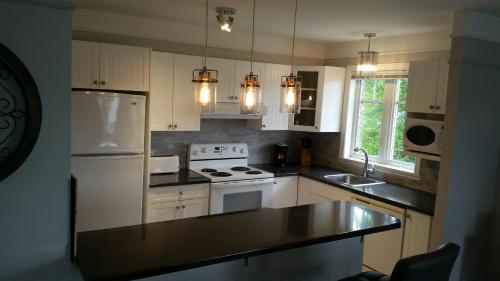 Konyha, Condo Lac Archambault 295 in Saint Donat (QC)