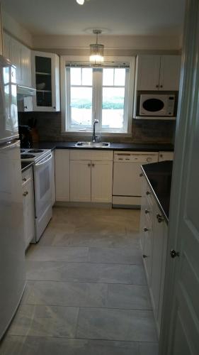 Konyha, Condo Lac Archambault 295 in Saint Donat (QC)