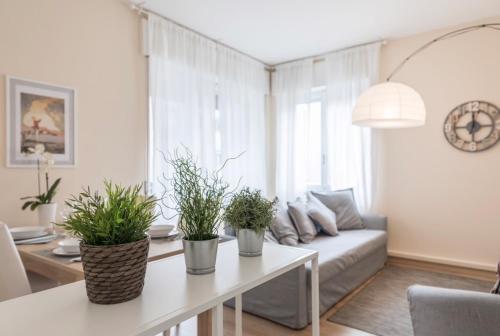  Lovely, charming and quiet apartment in the centre air conditioned and free private garage nearby in Como