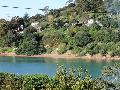 Shelly Beach Studio, Waiheke Island