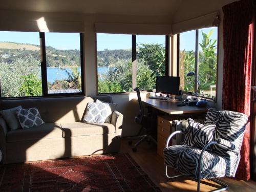 Shelly Beach Studio, Waiheke Island