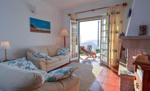 Villa over the Ocean in Magoito-Sintra