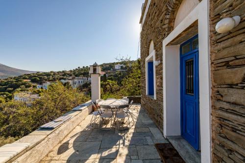 Balkons/terase, Anezas Mansion stone-built traditional villa in Ormos Korthiou (Cyclades)