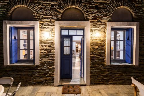 Ieeja, Anezas Mansion stone-built traditional villa in Ormos Korthiou (Cyclades)