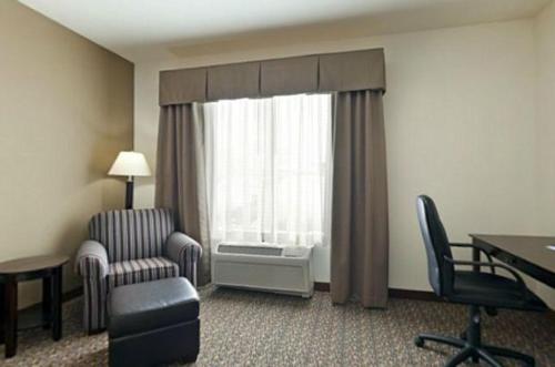 Holiday Inn Express Hotel & Suites Lander