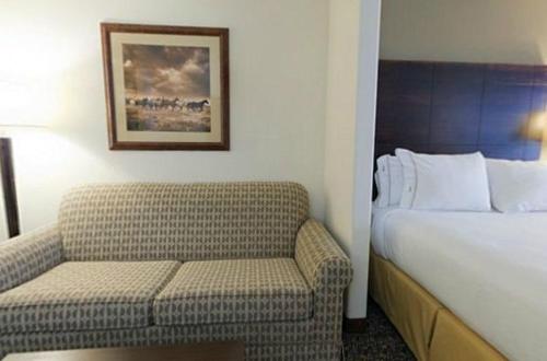 Holiday Inn Express Hotel & Suites Lander