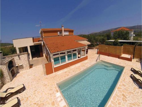  Five-Bedroom Holiday Home in Sibenik in 22000 Šibenik