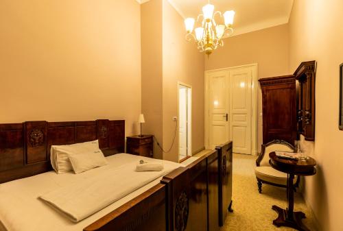 2 king beds, 2 twin beds
