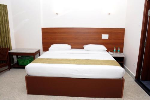 Sreeparthi Hotel