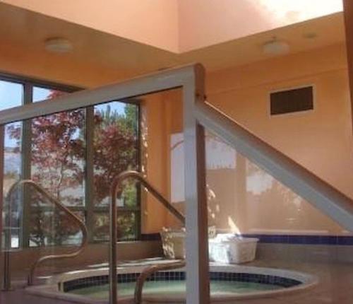 Richmond Alderbridge Apartment