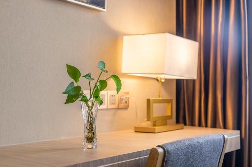 Chengdu Jiuzhaigou Hotel – Chengdu, IL