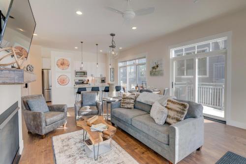 New Luxury Loft #12 With Huge Hot Tub & Great Views - 500 Dollars of FREE Activities & Equipment Rentals Daily in Winter Park, USA