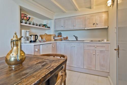  White Traditional House in Apérion