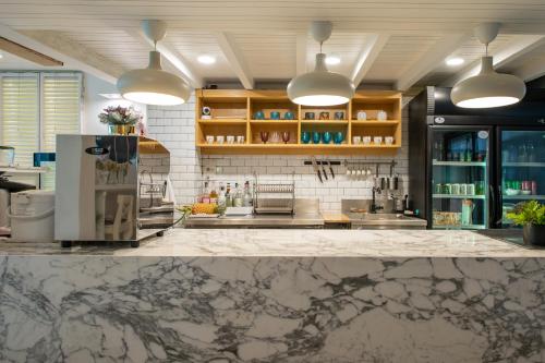 White Ivory Bed and Breakfast near Watermark Chao Phraya