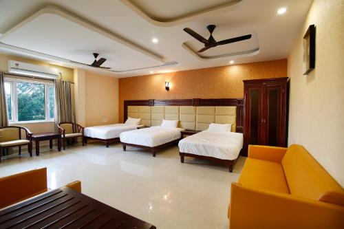 RB GRAND RESIDENCY in Kuvattur