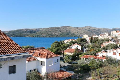  Zen Sound Garden, Ferienwohnung in Seget Vranjica