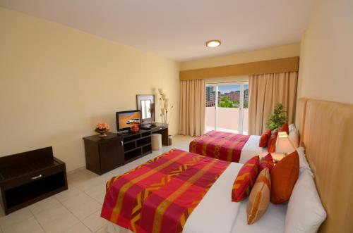 Parkside Hotel Apartment - image 13