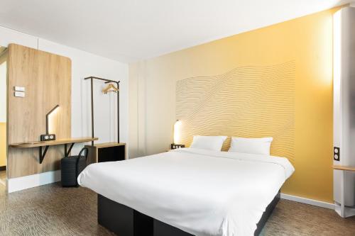 B&B HOTEL Lyon Centre Part-Dieu Gambetta - Tap to explore photos