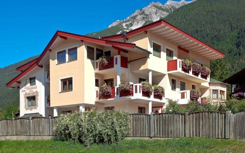 Haus Steinbock - Accommodation - Neustift im Stubaital