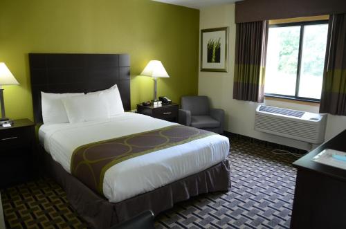 AmericInn by Wyndham West Burlington