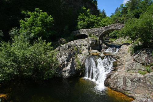 Közeli látványosságok, Camping La Charderie in Pont-de-Labeaume