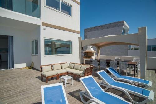 The Sea-Bank Villa Apartments in Marsaskala