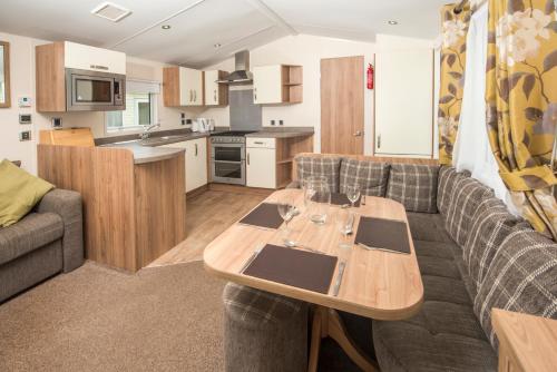 2 bedrooms, 4 beds