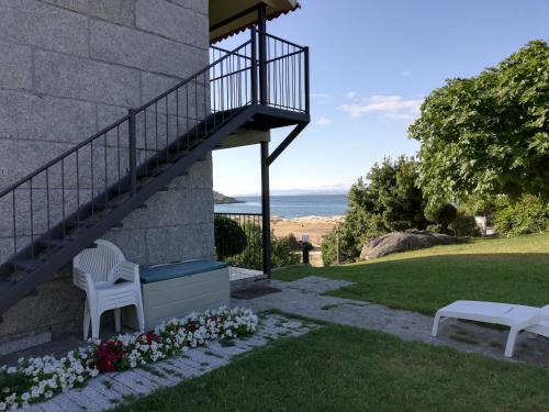 APARTAMENTO EN CASA A PIE DE PLAYA gîte à louer Praia dos Freixeiros