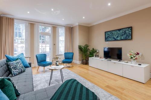 Luxurious Central Kensington Apartment