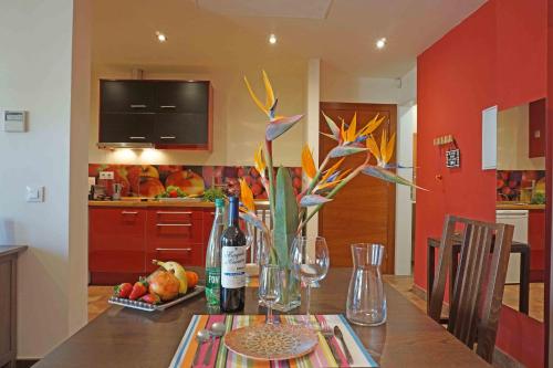 One-Bedroom Apartment image 8