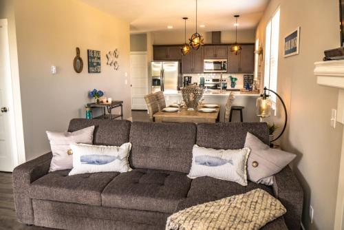 Gray`s Star Cottage - Oyhut Bay Seaside Village - image 9