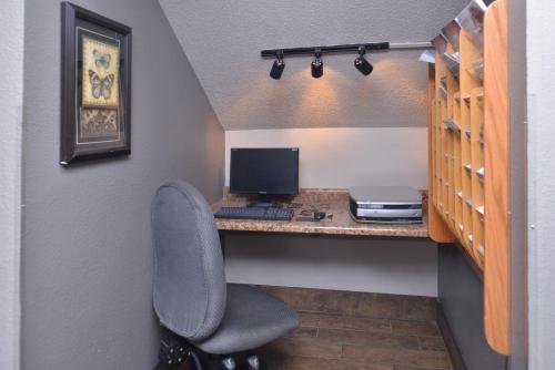 Cottonwood Inn and Conference Center - image 3