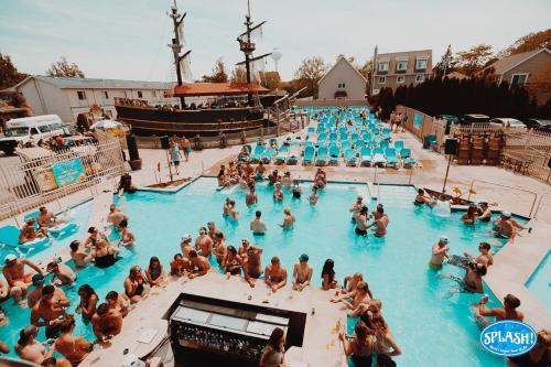 Grand Islander Hotel 4