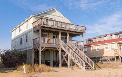 Pelican Watch - main image