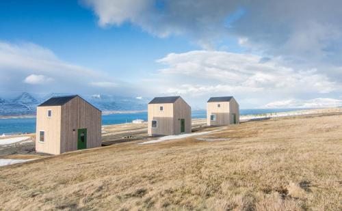 Sunnuhlid houses in Svalbardseyri