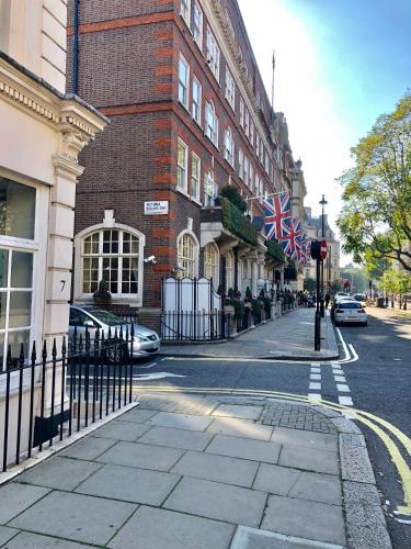 Buckingham Palace View Apartment