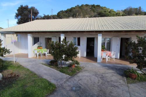  White House Pagoi, Ferienwohnung in Agios Georgios Pagon