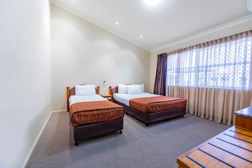 1 double bed, 3 twin beds