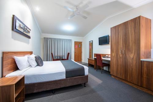 1 queen bed