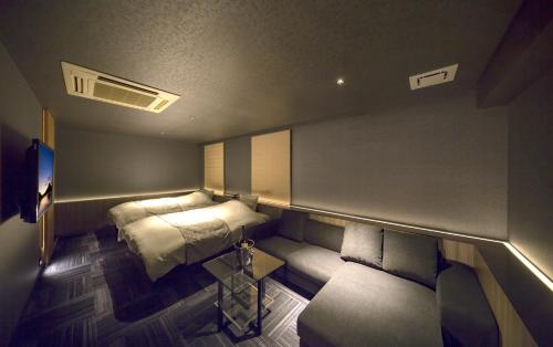 Deluxe Twin Room image 10