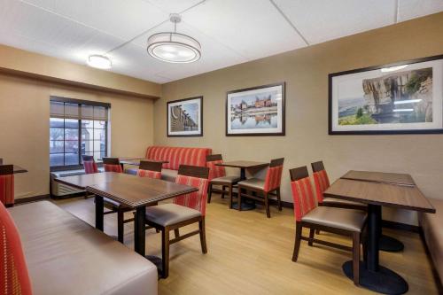 Comfort Inn & Suites Hamilton Place - image 6
