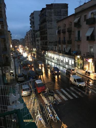 Na tazzulel e cafe, Naples