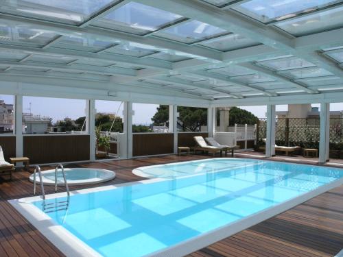 Aparthotel England - image 3