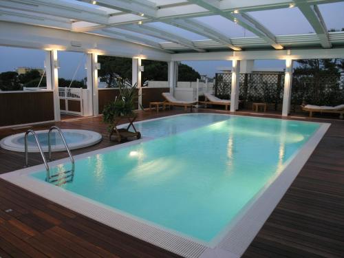 Aparthotel England - image 7