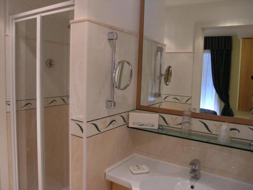 Aparthotel England - image 2