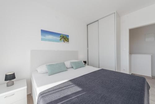 Dario 1. modern & luxury ap. with a pool - image 6