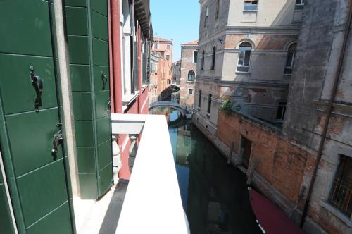 Sunny Canal a/c wifi, Venice