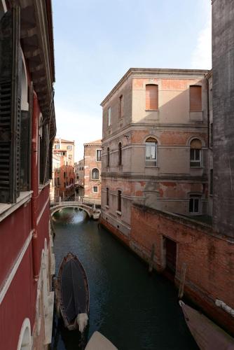 Sunny Canal a/c wifi, Benátky (fotografie 7)
